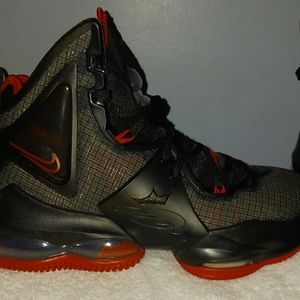 LeBron James 19